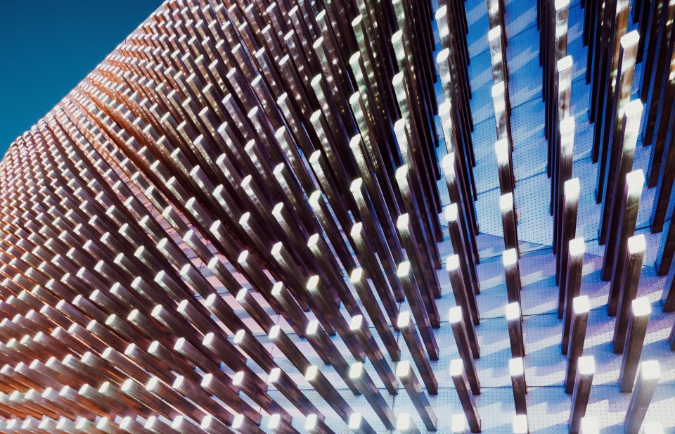 Battery production is expected to reach 3.5 TWh by 2030, six times more than in 2022, with hundreds of battery gigafactories expected to come online.