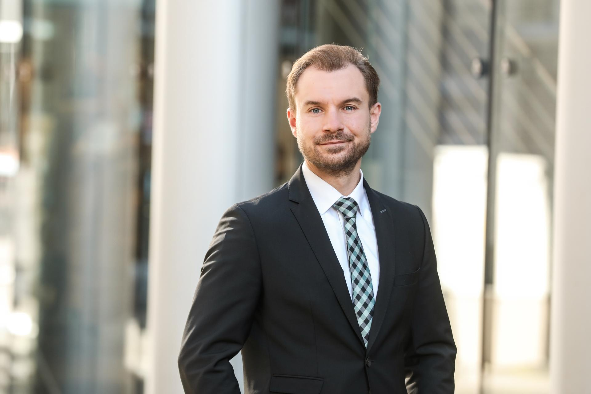 Dr. Marcel Graus