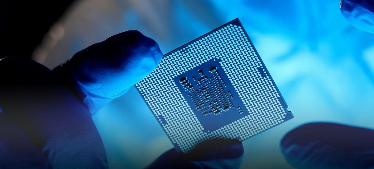 1_v3_semiconductor-chip-shortage-desktop-1366x620-1
