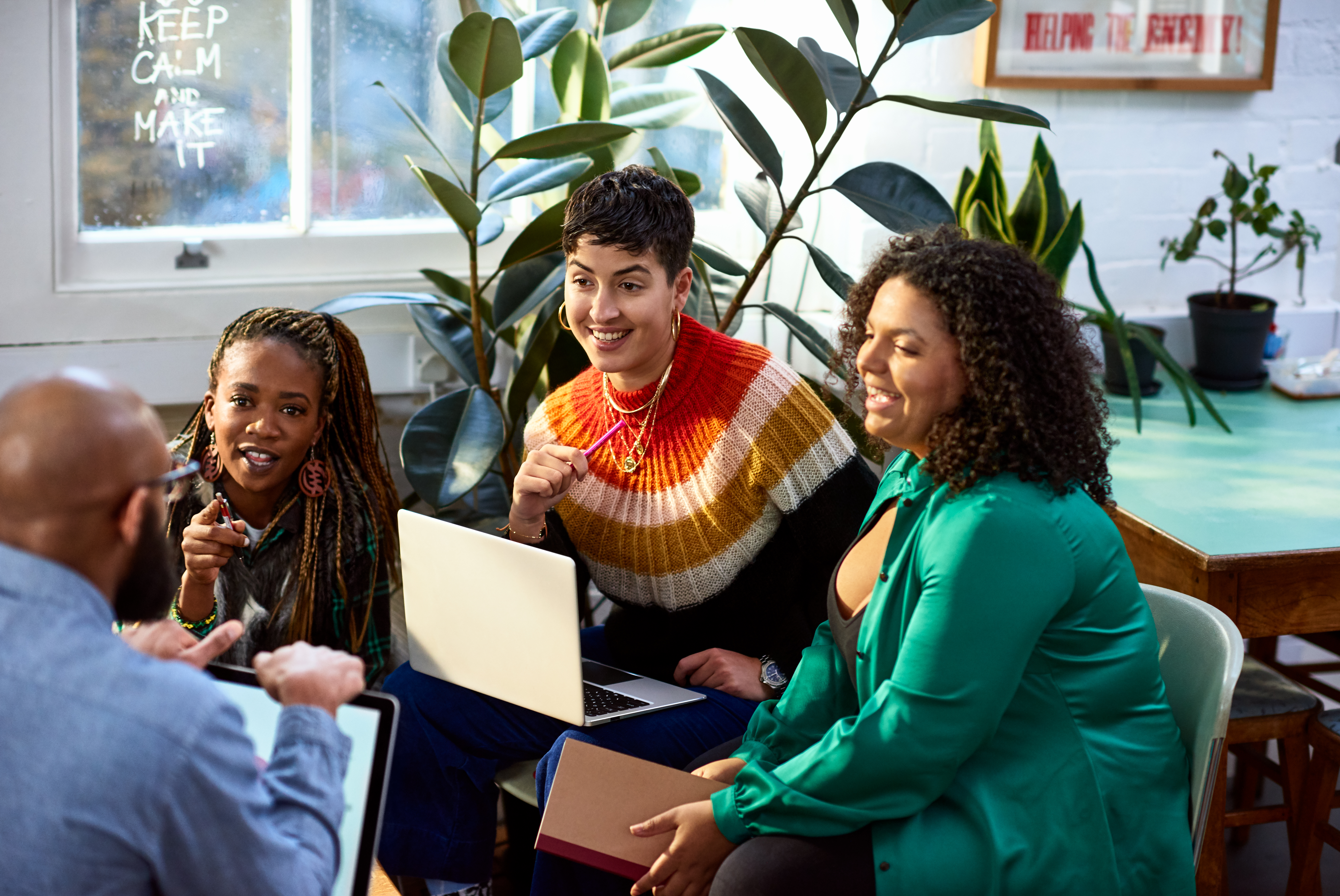 Business Women talking to male colleague, informal meeting